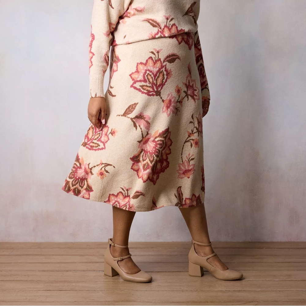 NWT LC Lauren Conrad Round Table Skirt Tan Floral Plus Size 2X Size 3X